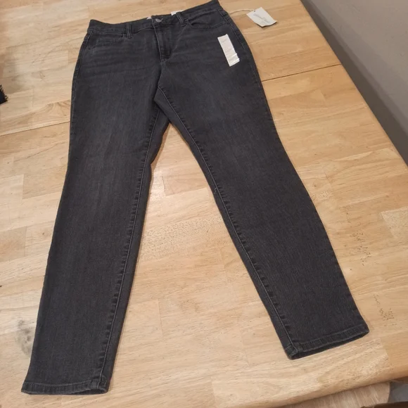 Women's Plus Size High-Rise Boyfriend Jeans - Universal Thread Black Wash 8 - Picture 3 of 16